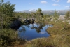 Schöne Wasserspiegelungen auf dem Landweg zum See Fálesjávrre